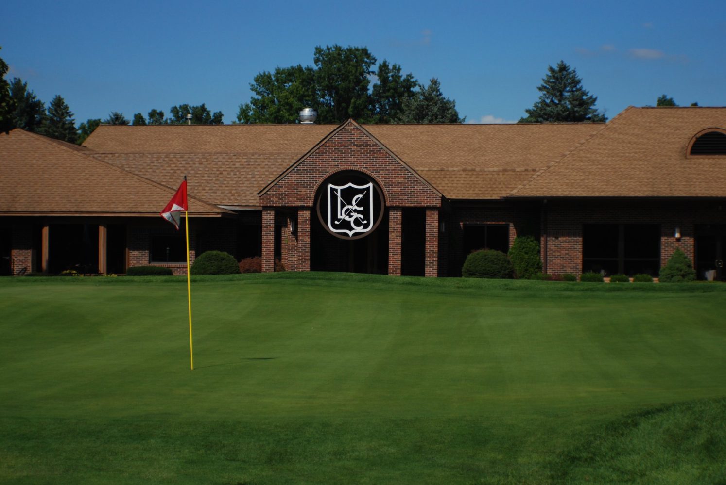 Club house at Lakelands Golf & Country Club