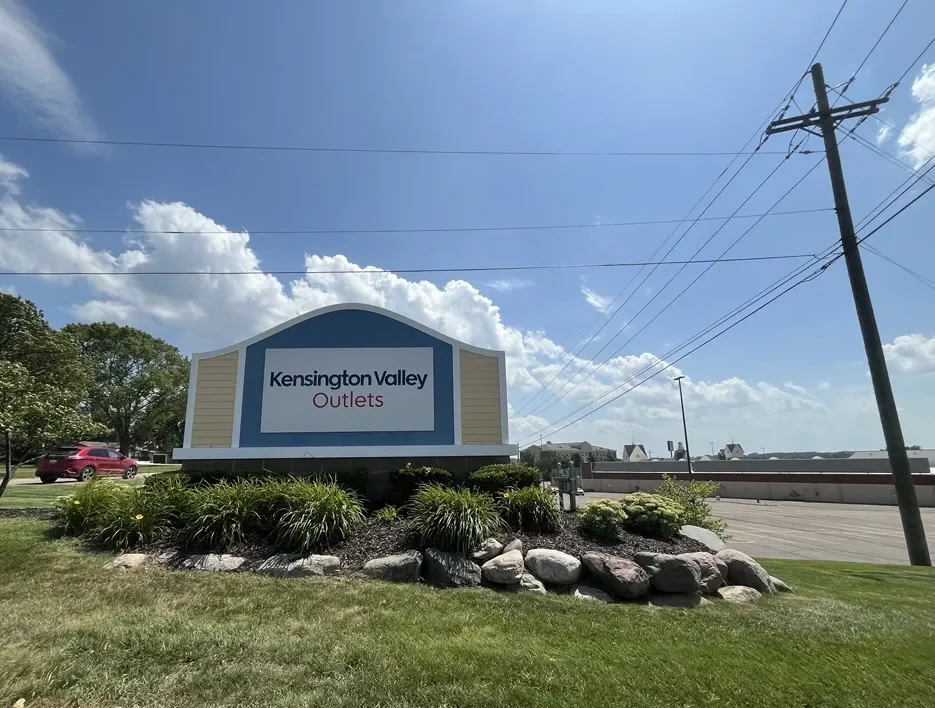 Kensington Valley Outlets sign at entrance in Howell.