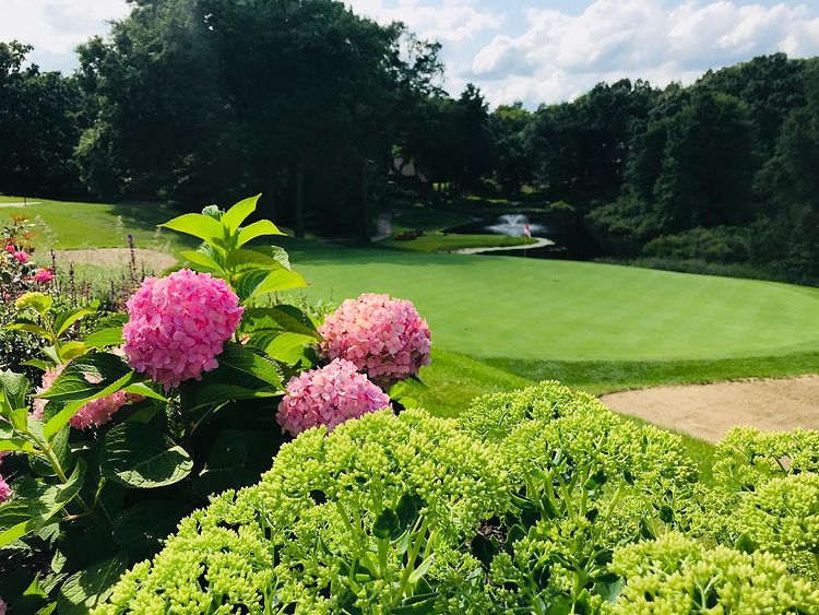 flowers and greenery at Lakelands Golf & Country Club