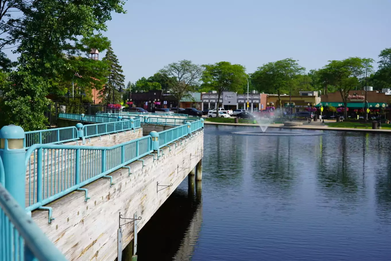 A sunny day at Brighton's mill pond