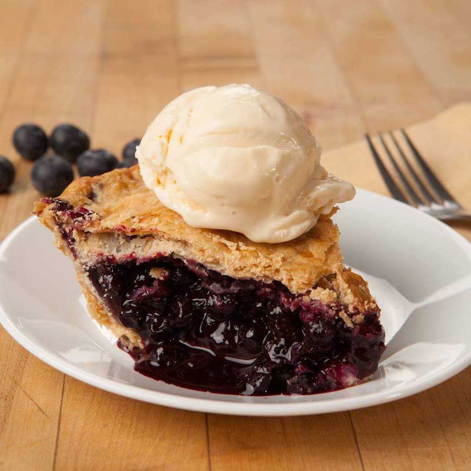 Berry Pie with Vanilla Ice Cream