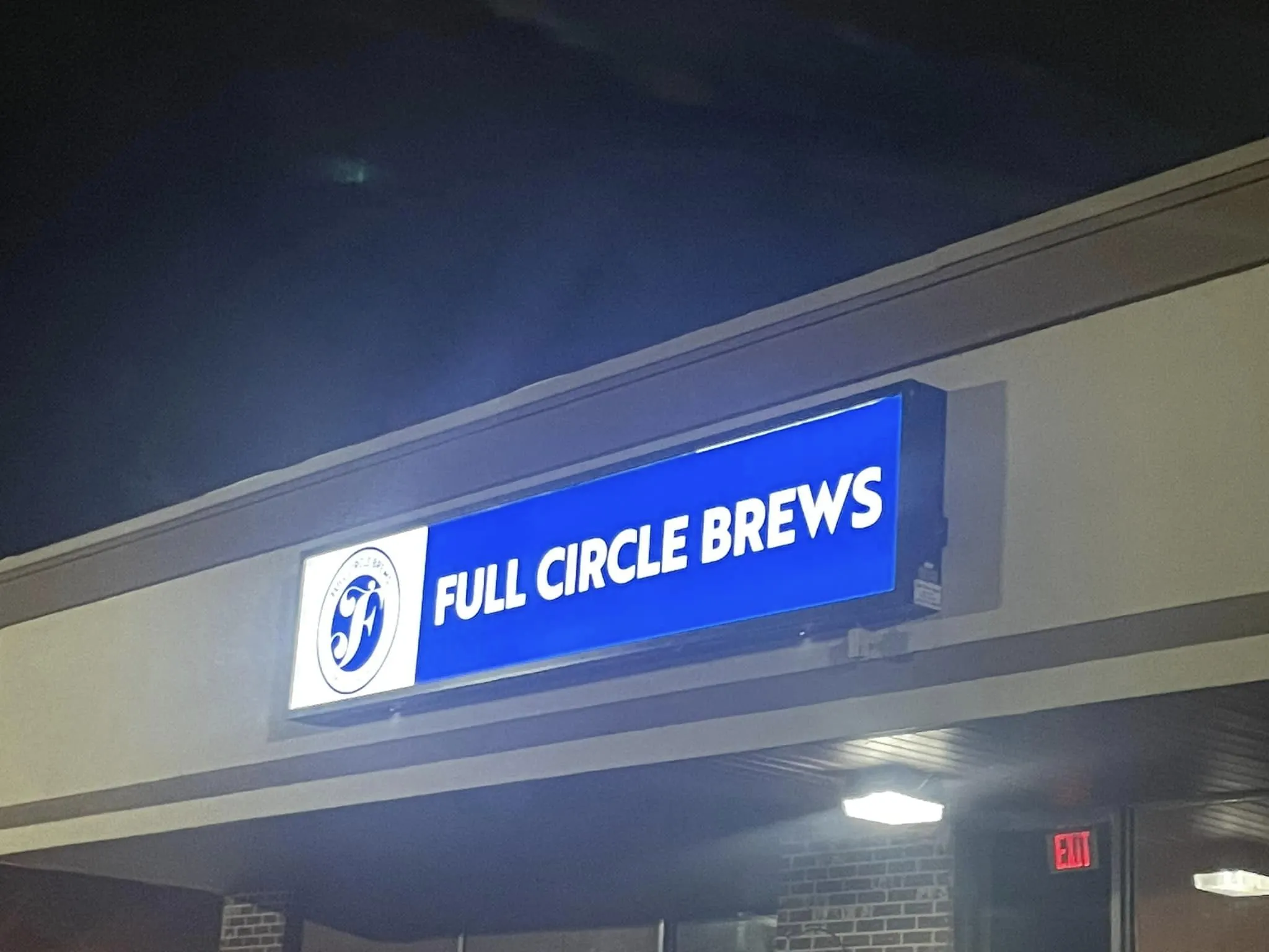 Full Circle Brews illuminated blue sign.