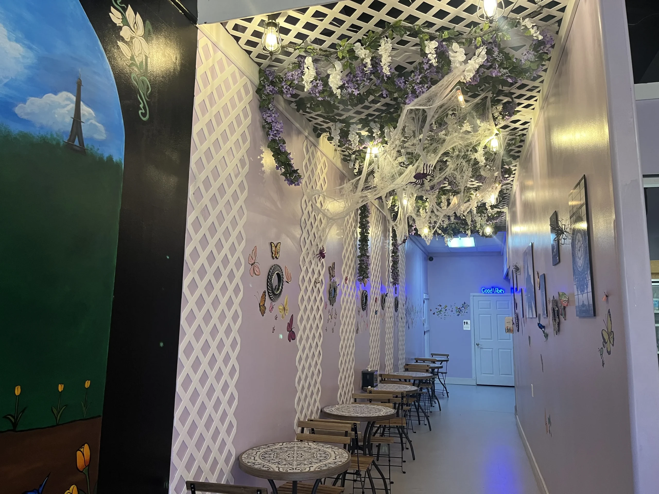 Bolicious Tea cafe area to sit and sip your tea or eat ice cream with foliage.