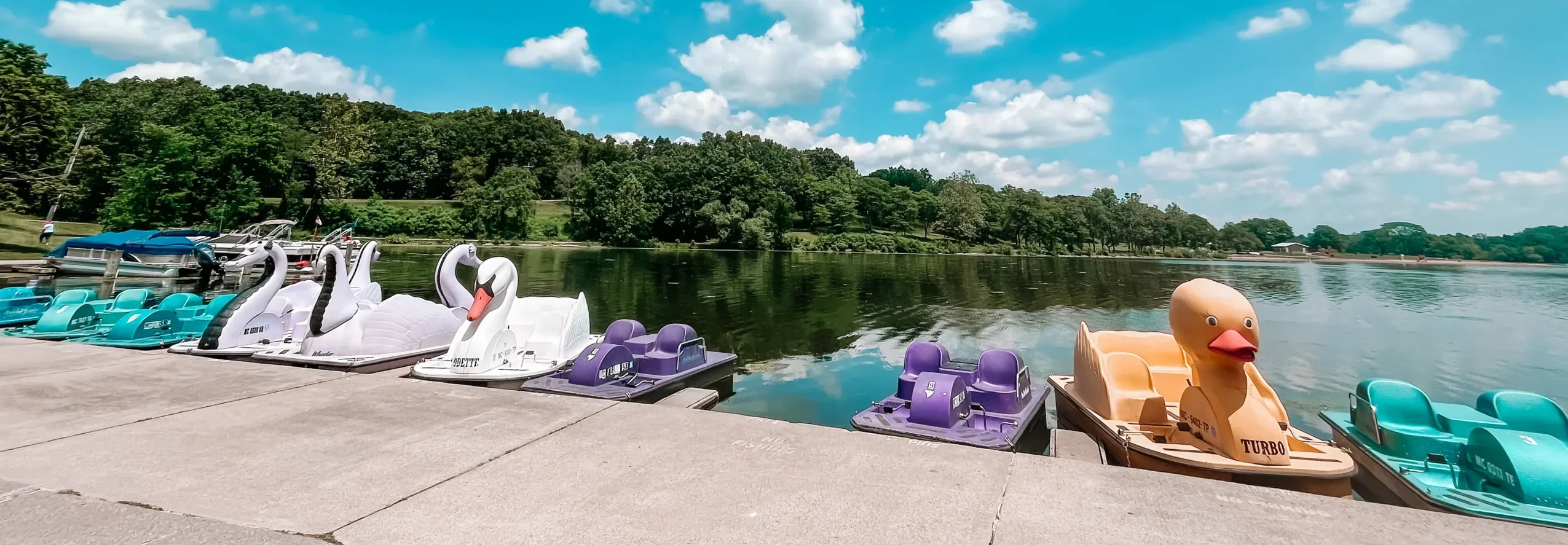 boats to rent at kensington metropark to cruise the waters of Kent Lake