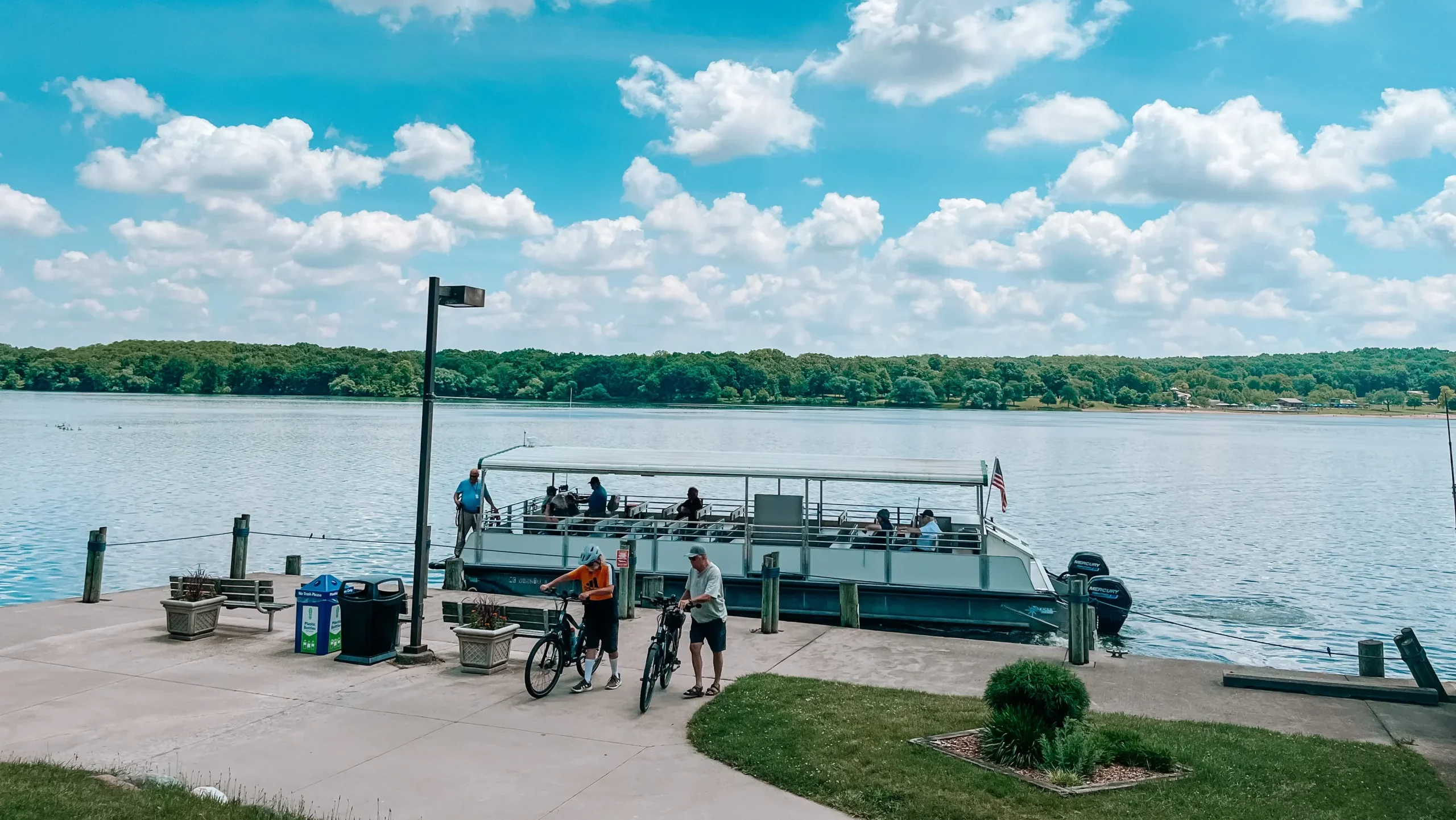 the island queen boat taking visitors on a tour of kent lake in kensington metropark